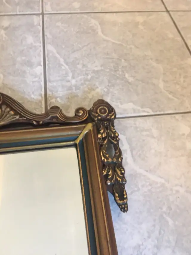 Antique wooden mirror. 29”x17”. in Home Décor & Accents in Markham / York Region - Image 6