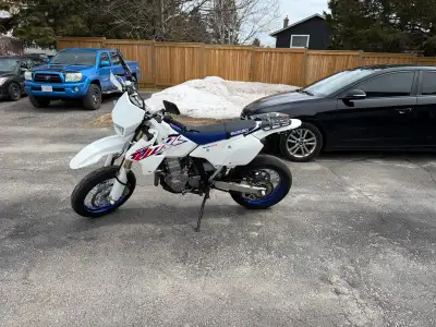 Selling my 2023 DRZ 400sm, bought it last March as a my first road bike, and decided to upgrade in t...