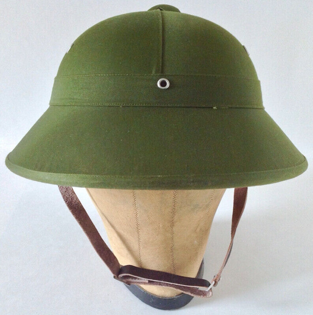 Vintage Collection. Magnifique chapeau de brousse, couleur kaki dans Art et objets de collection  à Lévis