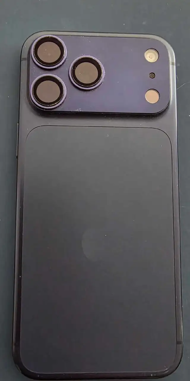 Apple iPhone 17 Pro Max in Cell Phones in Hamilton - Image 4