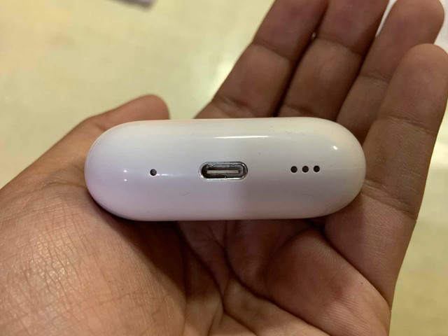 AirPods Pro (2nd Generation) with MagSafe Charging Case in General Electronics in Saskatoon - Image 3