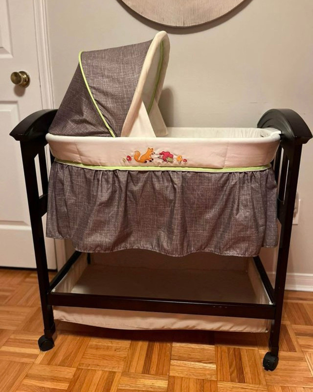 Baby bassinet  in Cribs in Oshawa / Durham Region