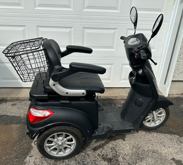 Tripoteur Freedom Plus - Scooter électrique dans Santé et besoins spéciaux  à Laval/Rive Nord - Image 3