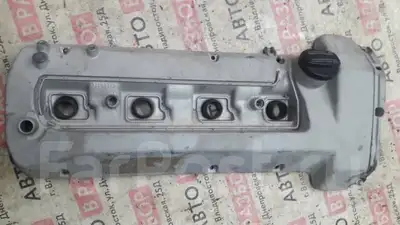 Right side valve cover off 1994 Mercedes 400E with the M119 engine. In many 90's V8 Mercedes sedans....