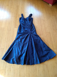 Robe, bleue, tissu scintillant / Blue dress, shiny fabric