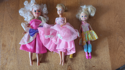 Three little dolls, View more