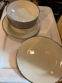 Set vaisselle ( assiettes et bols)