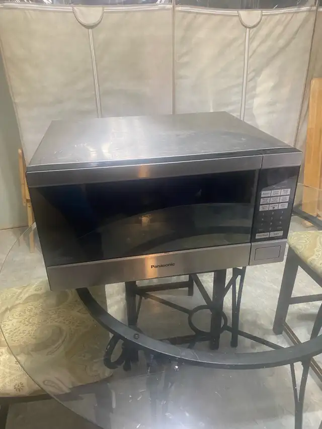 Panasonic Microwave  in Microwaves & Cookers in Guelph - Image 2