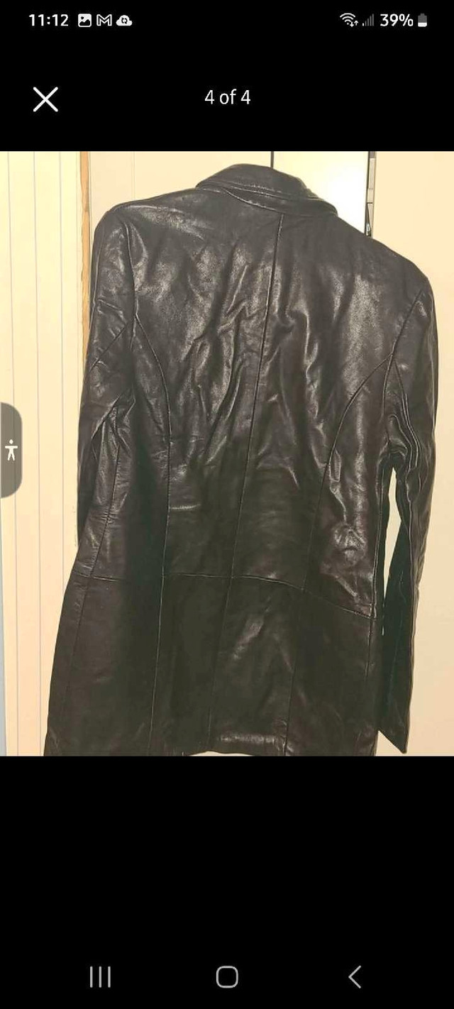 Danier Leather Coat xs never worn in Women's - Tops & Outerwear in Hamilton - Image 2