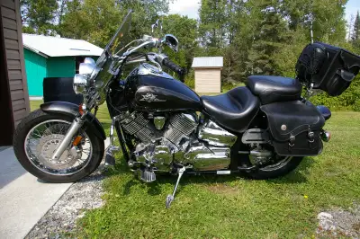 2003 Yamaha V-Star Custom 1100cc. Shaft drive. Metallic Avocado Brown colour. 112712 original miles....