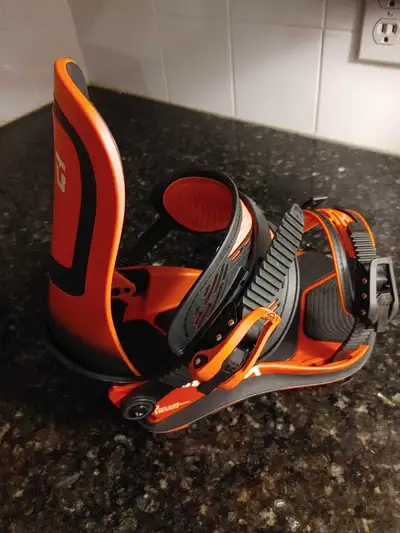 union ultra snowboard bindings M, View more
