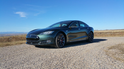 2014 Tesla Model S P85+ with Autopilot and free supercharging!