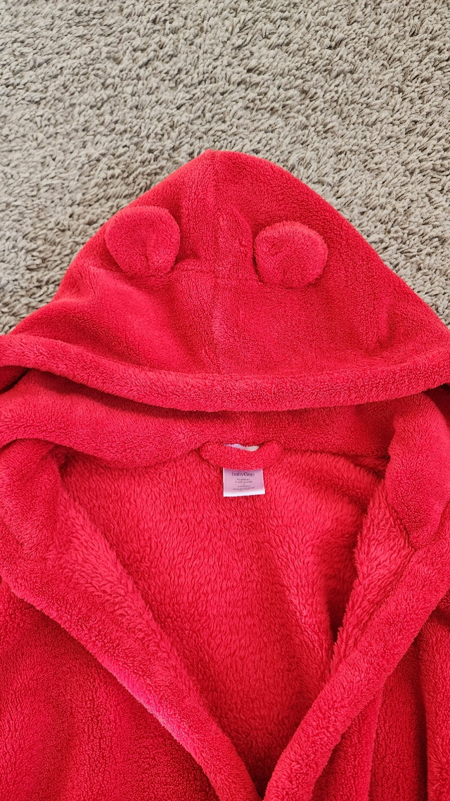 Baby Gap child's robe size 5 in Clothing - 5T in Edmonton - Image 2