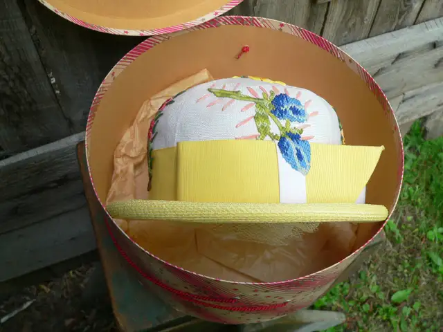beau chapeau antique # 12757 in Arts & Collectibles in Lanaudière - Image 4