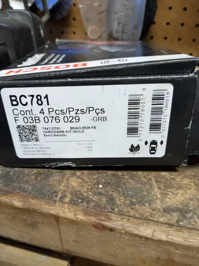 BMW 3 series E46 Bosch rear brake pads + bonus oil filters BNIB BMW Bosch premium ceramic rear brake...