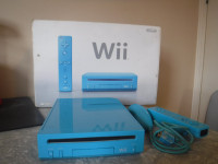 Good Working Condition Blue Nintendo Wii w/ Box and Controller