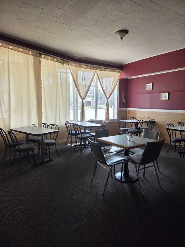 Restaurant & home for Sale in Commercial & Office Space for Sale in Saskatoon - Image 7
