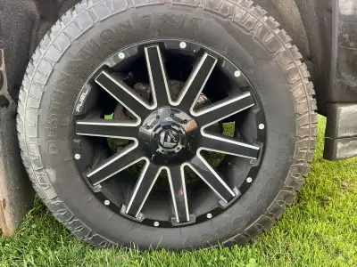 Improve the looks of your pickup truck with a Shiny set of Fuel rims and new tires!! Brand new 20” F...