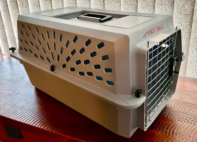 Pet carrying cage 20”Long x 12”Wide x 12”High Steel lockable door. Durable plastic construction. Eas...