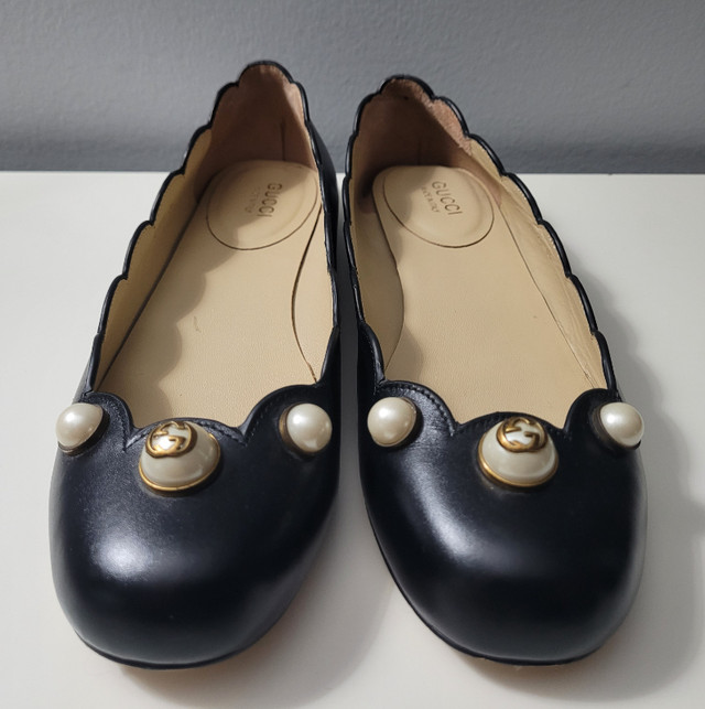 Gucci Women's Size 38 Black Leather Flats - Excellent Condition in Women's - Shoes in Vancouver - Image 3