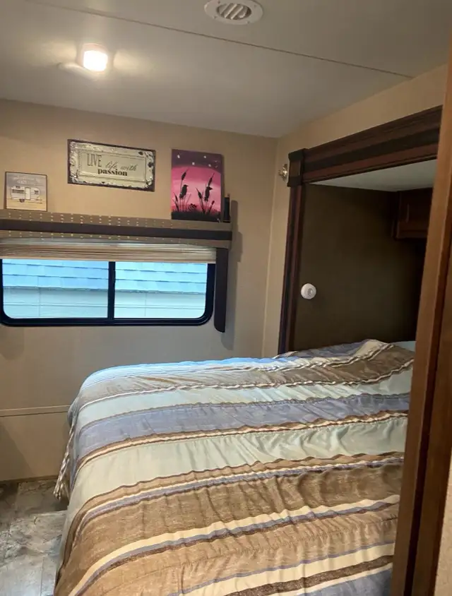 2015 36’ BHDS Camping package at Moonlight Bay on Otter Lake in Travel Trailers & Campers in Kingston - Image 11