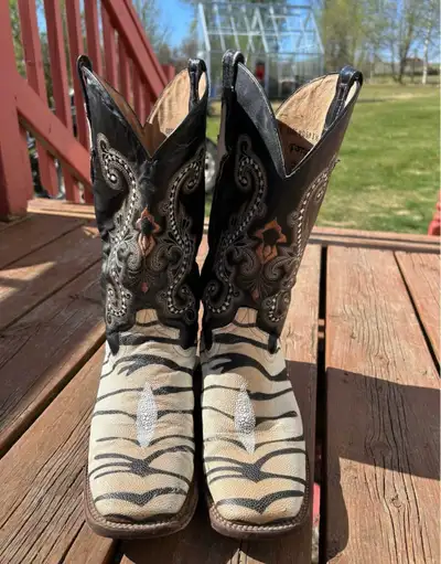 Farrini ladies boots size 10, View more
