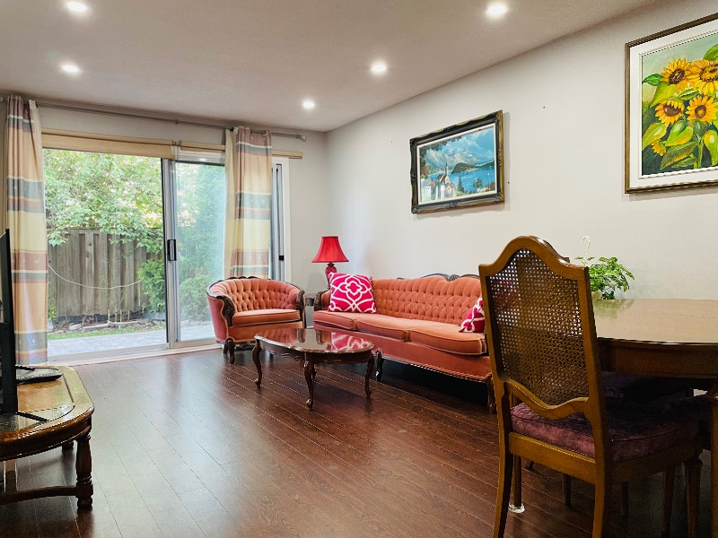 All Inclusive Meadowvale Town Centre 2nd level Room Great Value Room