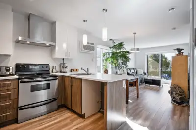 superbe condo 2 chambres à louer (rent) à sainte Anne des plain
