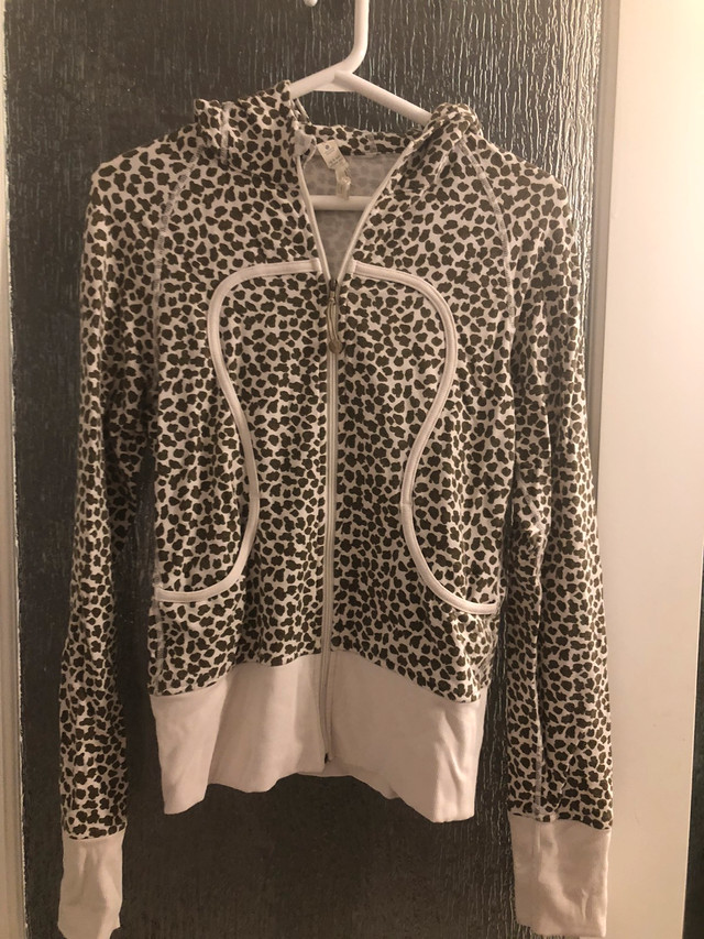 Lululemon size 6 hoodie in Women's - Tops & Outerwear in Edmonton - Image 2