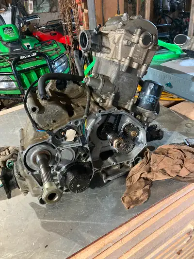 we have a 650 H1 engine with only 1585 km off 2008 Arctic cat we already sold the head cylinder and...