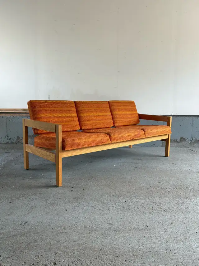 vintage mid century couch/sofa in Couches & Futons in Ottawa - Image 2