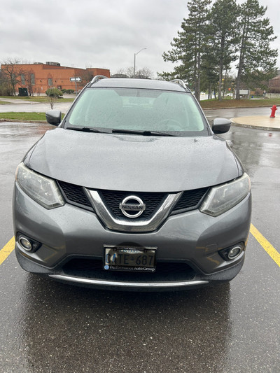 2016 Nissan Rogue SV FWD (Very well maintained)