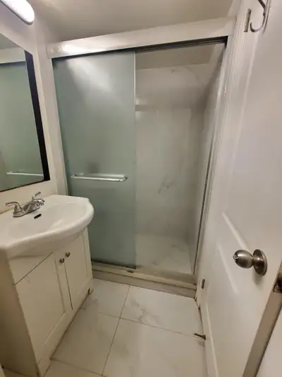 A new build 2 bedrooms house for rent. Main floor. Laundry un basement. Clise to shops. Clise to hwy...