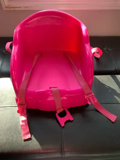 This Safety 1st Table Tot pink booster chair is perfect for meal times! It securely straps to most c...