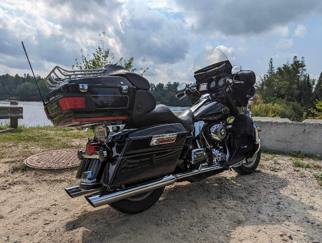 Moto de marque Harley Davidson dans Routières  à Ville de Québec - Image 4