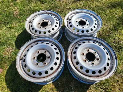 Set of OEM 16 inch FORD steel rims only. Bolt pattern is 6 X 139. Great condition. 6 bolt. Asking $2...