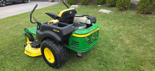 john deere z425 zero turn in Lawnmowers & Leaf Blowers in Leamington - Image 6