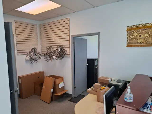 1400Sqft Office & Warehouse for rent/lease -Markham and McNicoll in Commercial & Office Space for Rent in City of Toronto - Image 6