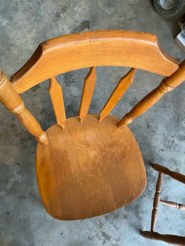 Solid Wood Dining Table + 4 Chairs — Refinish Project in Dining Tables & Sets in Kamloops - Image 6