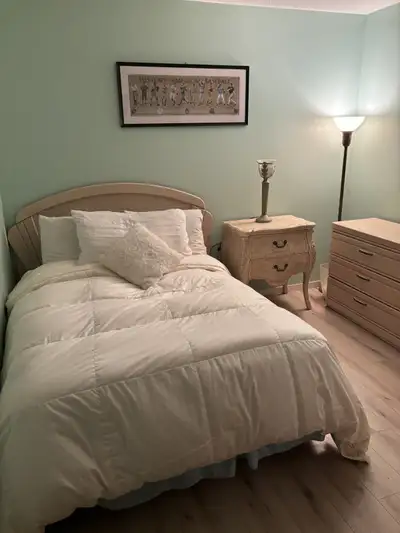 One Bedroom w/Bathroom in Executive Home/House Share, View more