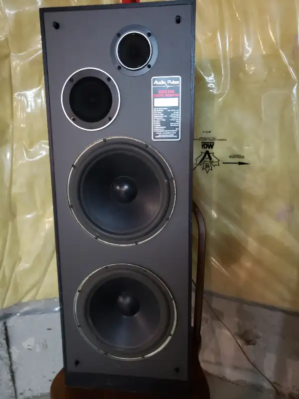 Stereo speakers with amplifier! in Stereo Systems & Home Theatre in Markham / York Region - Image 2