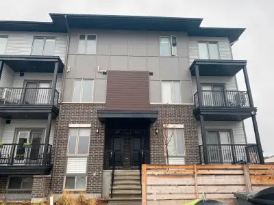 2 bed/2.5 bath townhouse for rent in Orleans – Available Now!