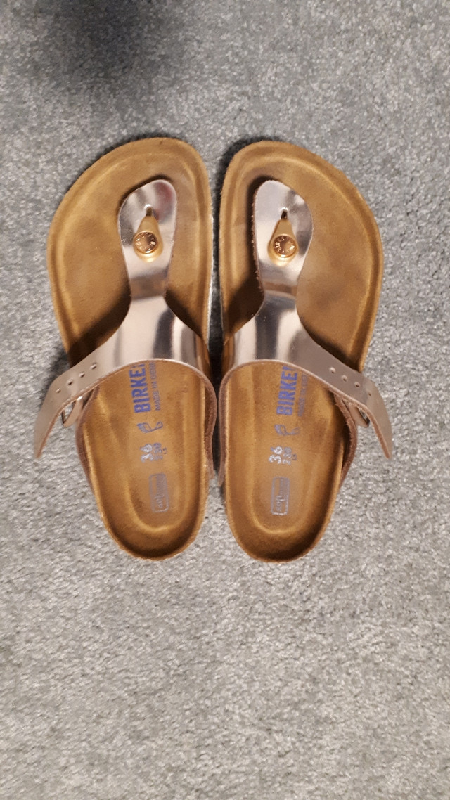 Birkenstock Gizeh, size 36 in Women's - Shoes in Strathcona County