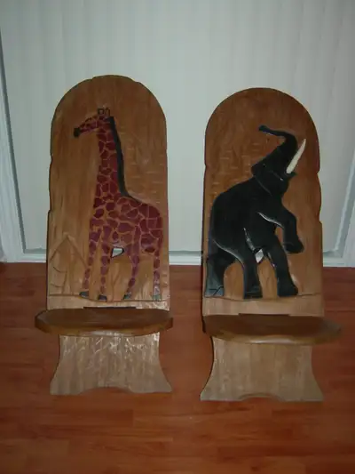 (2) Chaises africaines sculptées, View more
