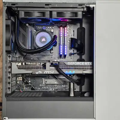Newly built with premium PC components. The parts alone retailed for over $5000. MSI B650 TOMAHAWK W...