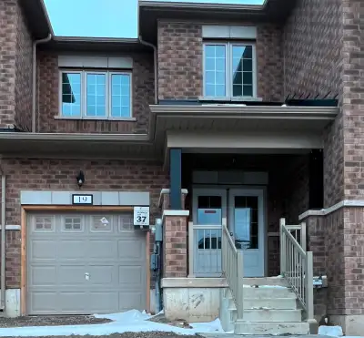 Beautiful 3 bedrooms 3 bathrooms almost new townhouse for rent in Thorold. Property is located in be...