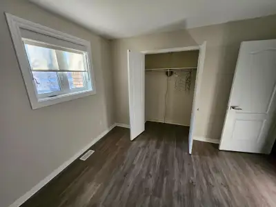 2nd floor bedroom for rent (July 1, 2026) in a quiet neighbourhood in Waterdown, Hamilton: Single oc...