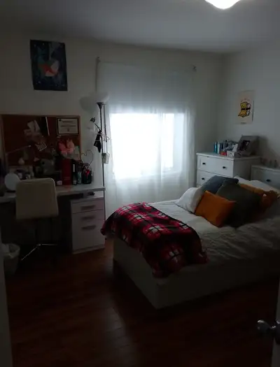 Beau grand 5 1/2 à St-Charles de Drummondville, très bien situé, près de l'UQTR, boisé devant,grande...