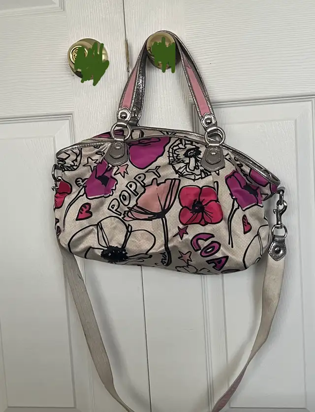 Coach poppy vintage Y2K floral shoulder bag  in Women's - Bags & Wallets in Mississauga / Peel Region - Image 4