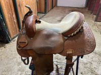 Frontier barrel saddle 